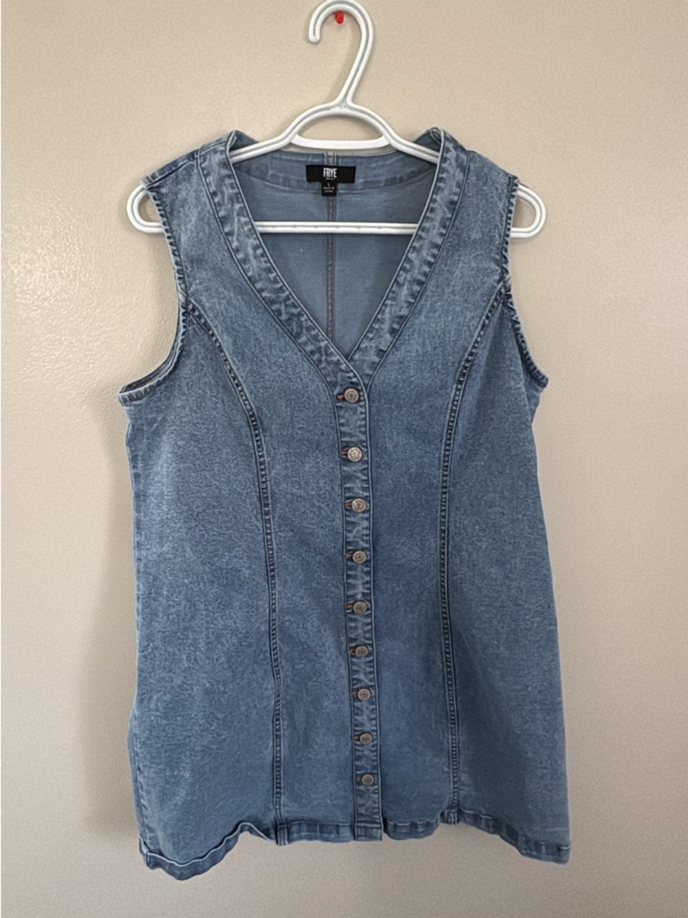 Button-Front Sleeveless Denim dress in Blue